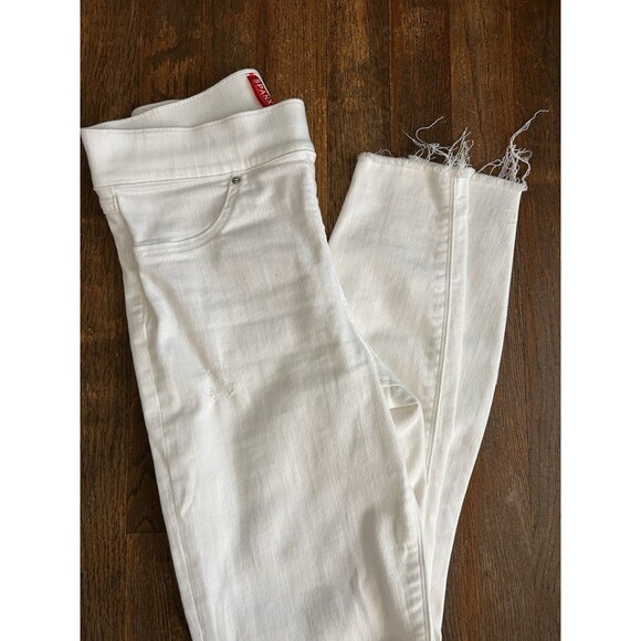 SPANX DISTRESSED SKINNY Womens Sz XSmall White Distressed Denim Raw Hem Jeans - Picture 1 of 9